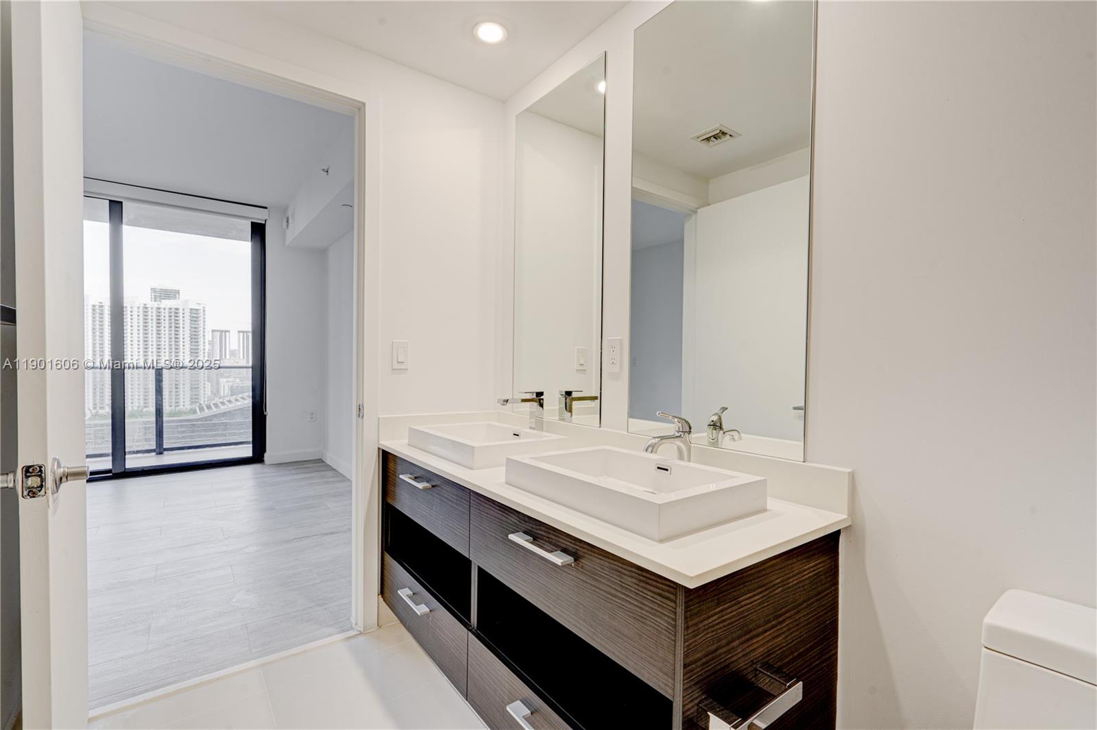 image Brickell Heights11