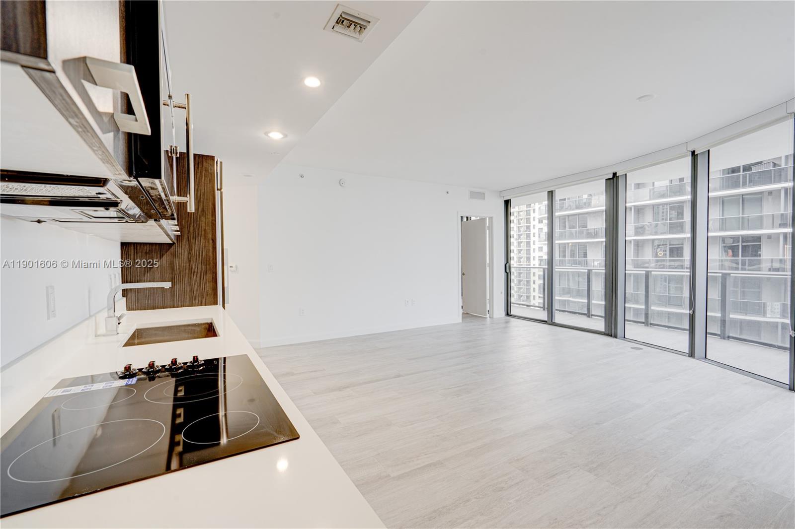 image Brickell Heights3