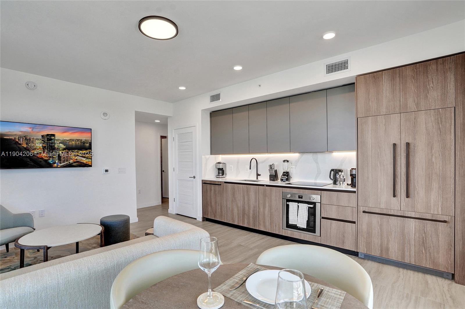 image 72nd Park Condo2