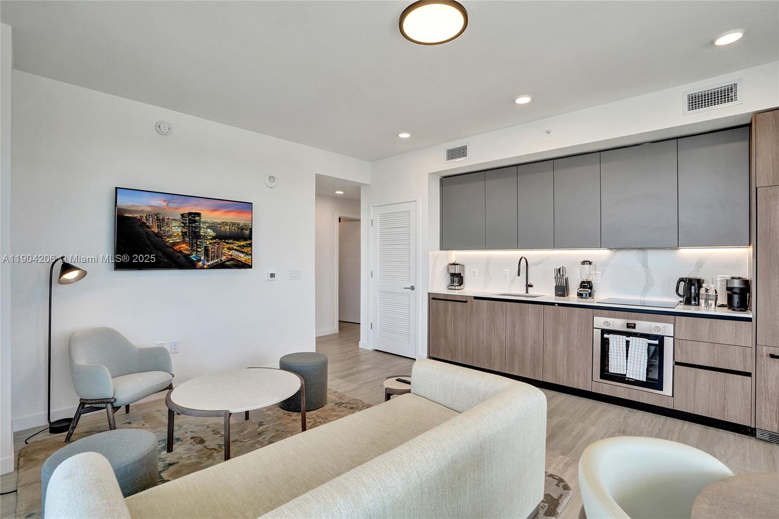 image 72nd Park Condo7