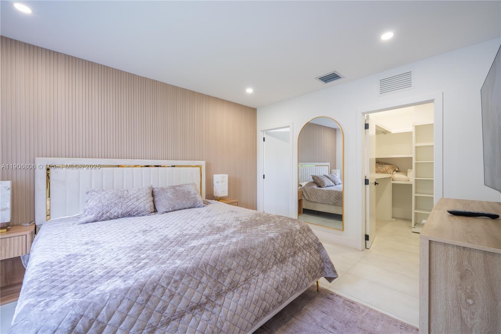 545 NW 47th St Miami, FL 33127