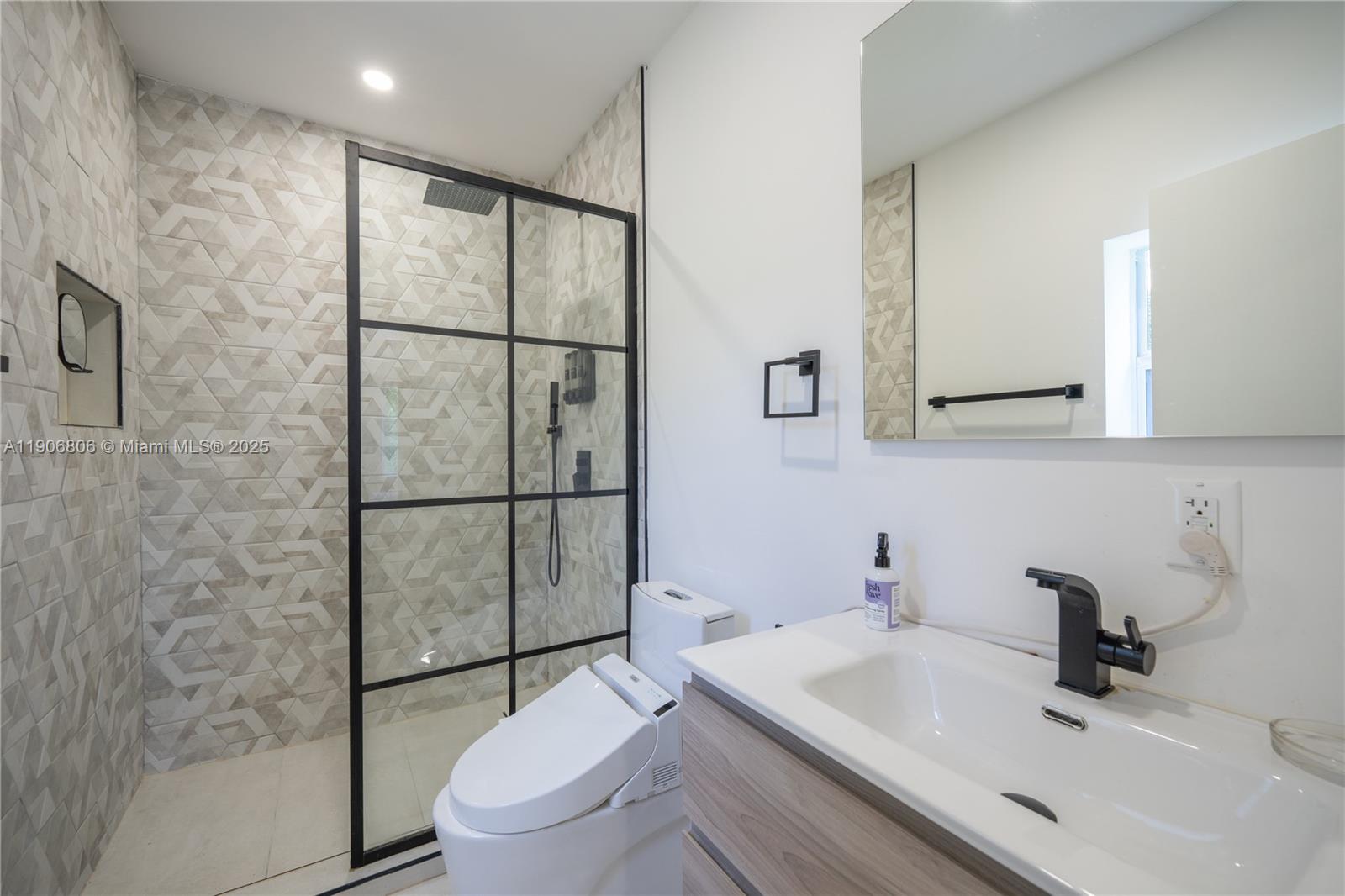 545 NW 47th St Miami, FL 33127