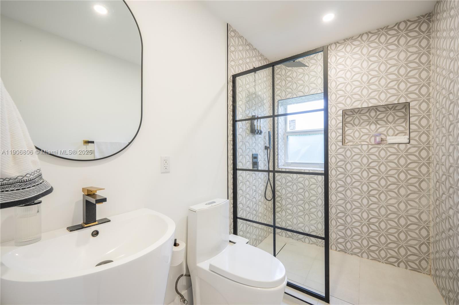 545 NW 47th St Miami, FL 33127