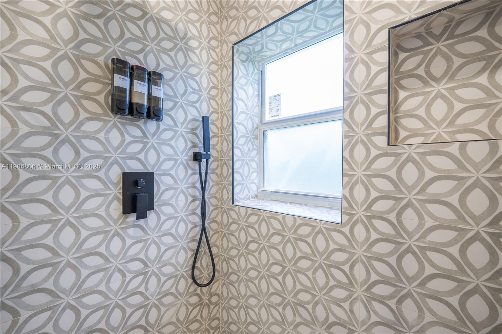 545 NW 47th St Miami, FL 33127