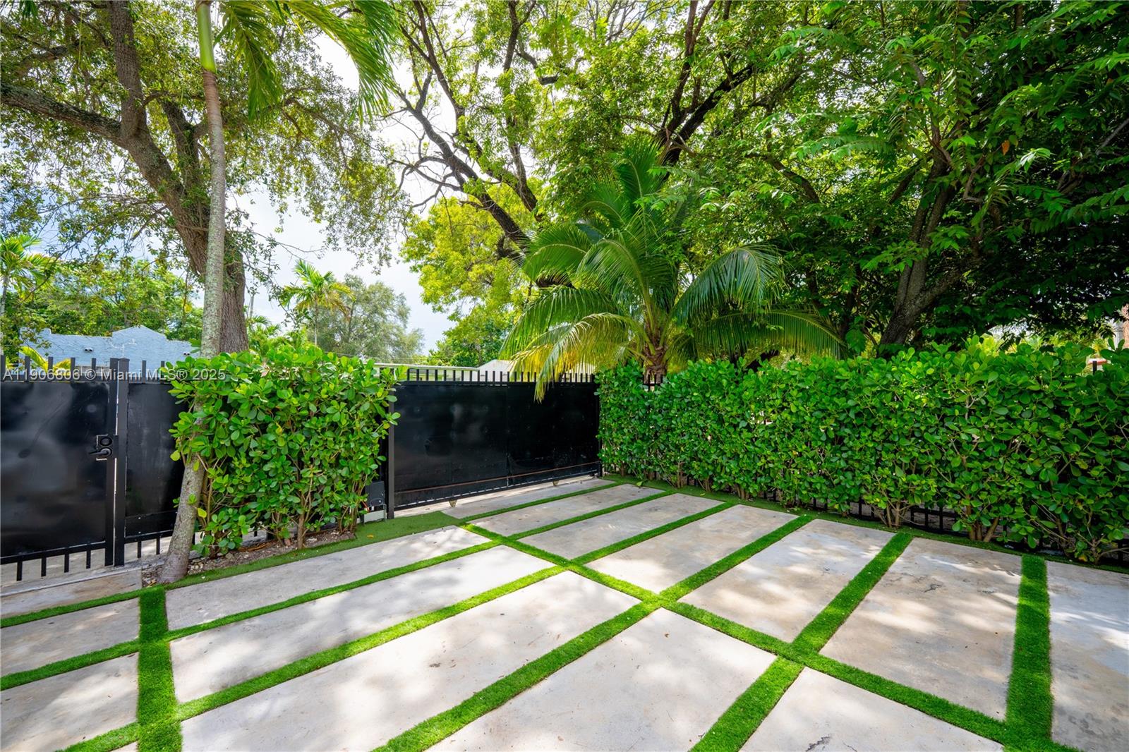 545 NW 47th St Miami, FL 33127