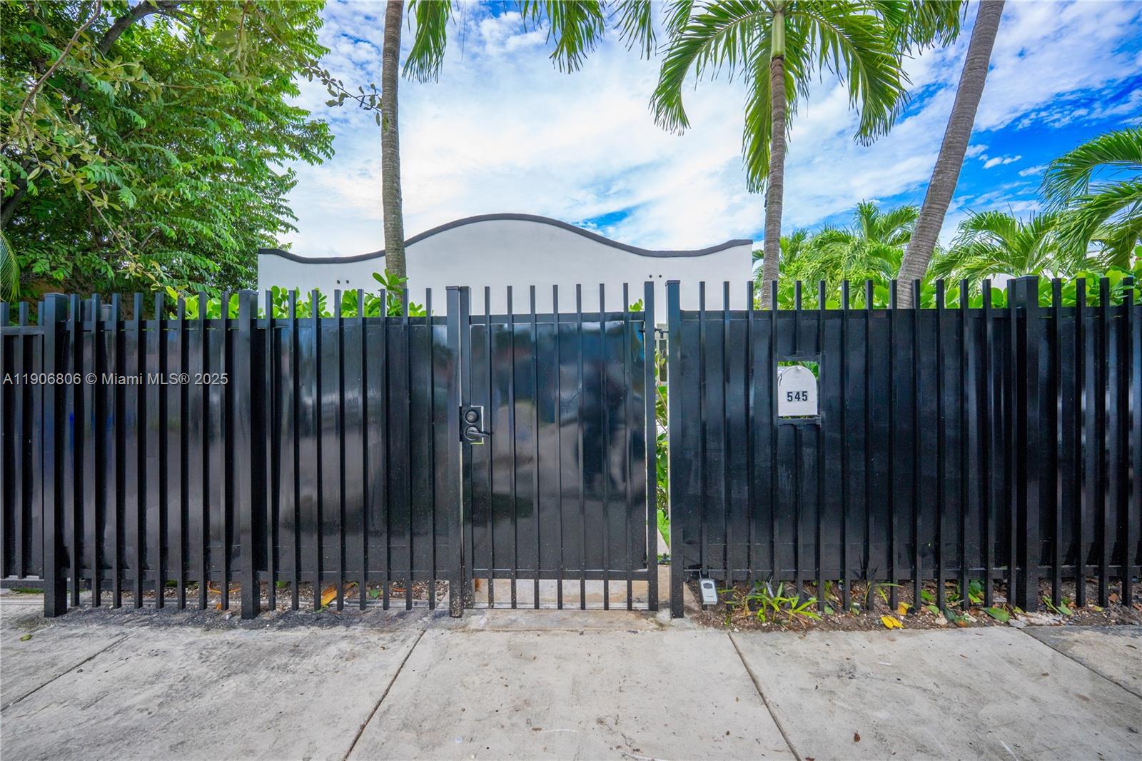 545 NW 47th St Miami, FL 33127