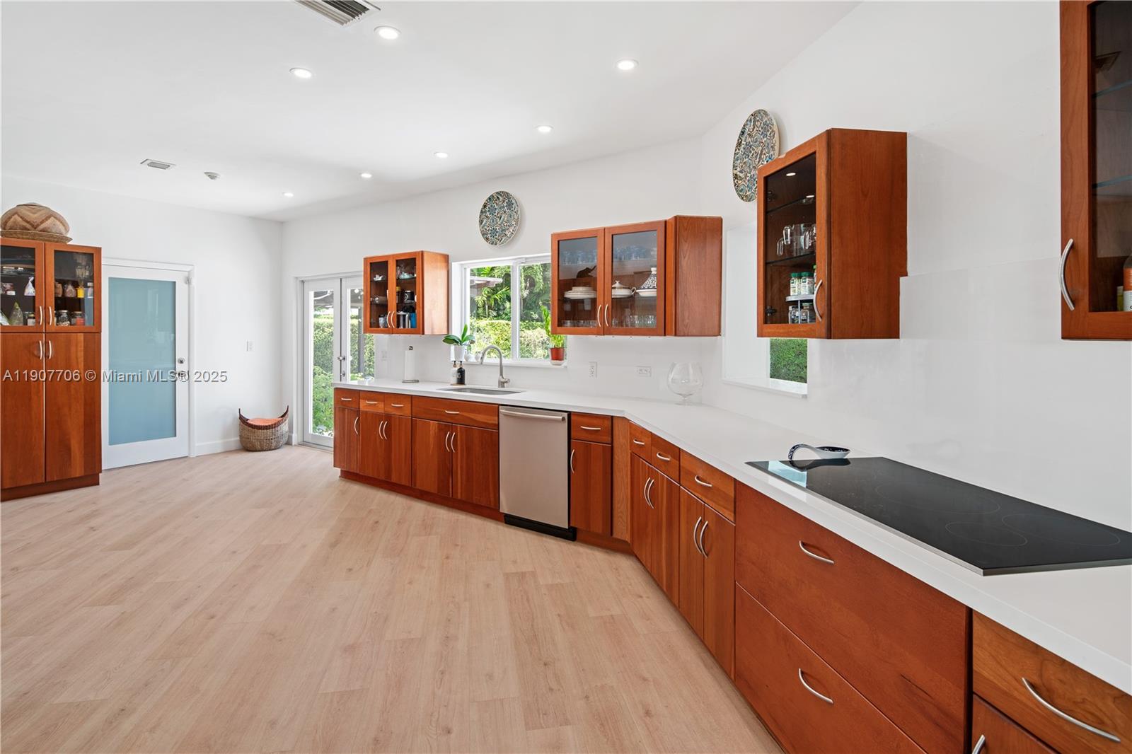 200 S Shore Dr S Miami, FL 33133