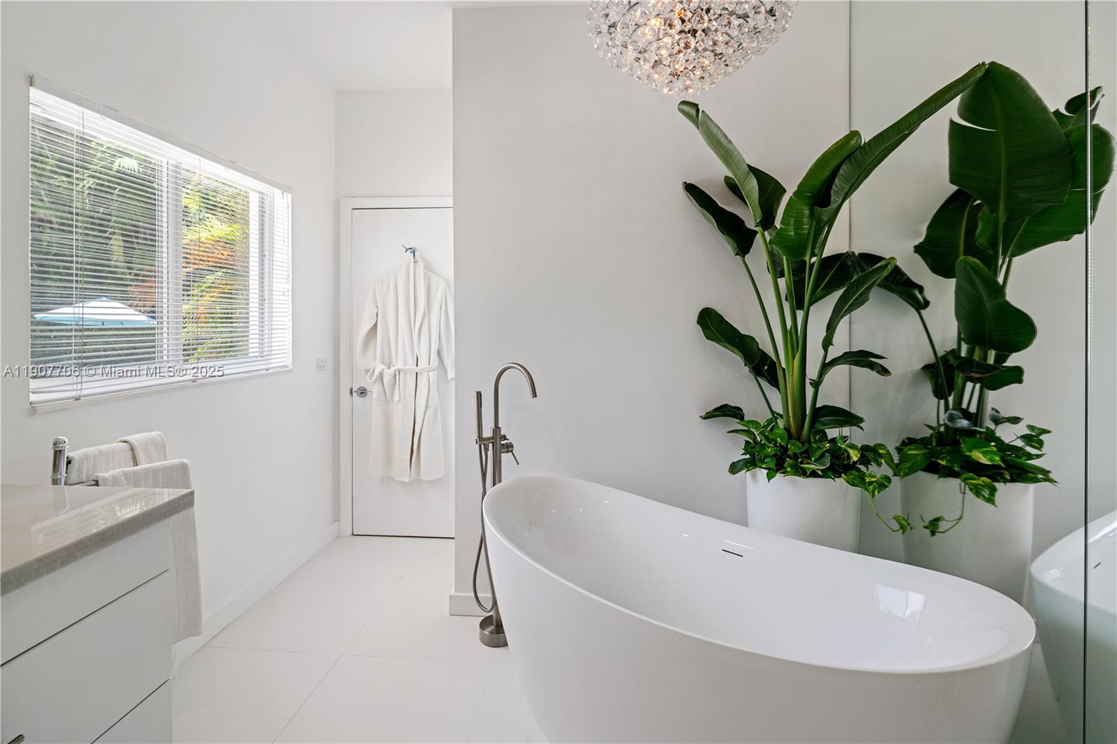 200 S Shore Dr S Miami, FL 33133