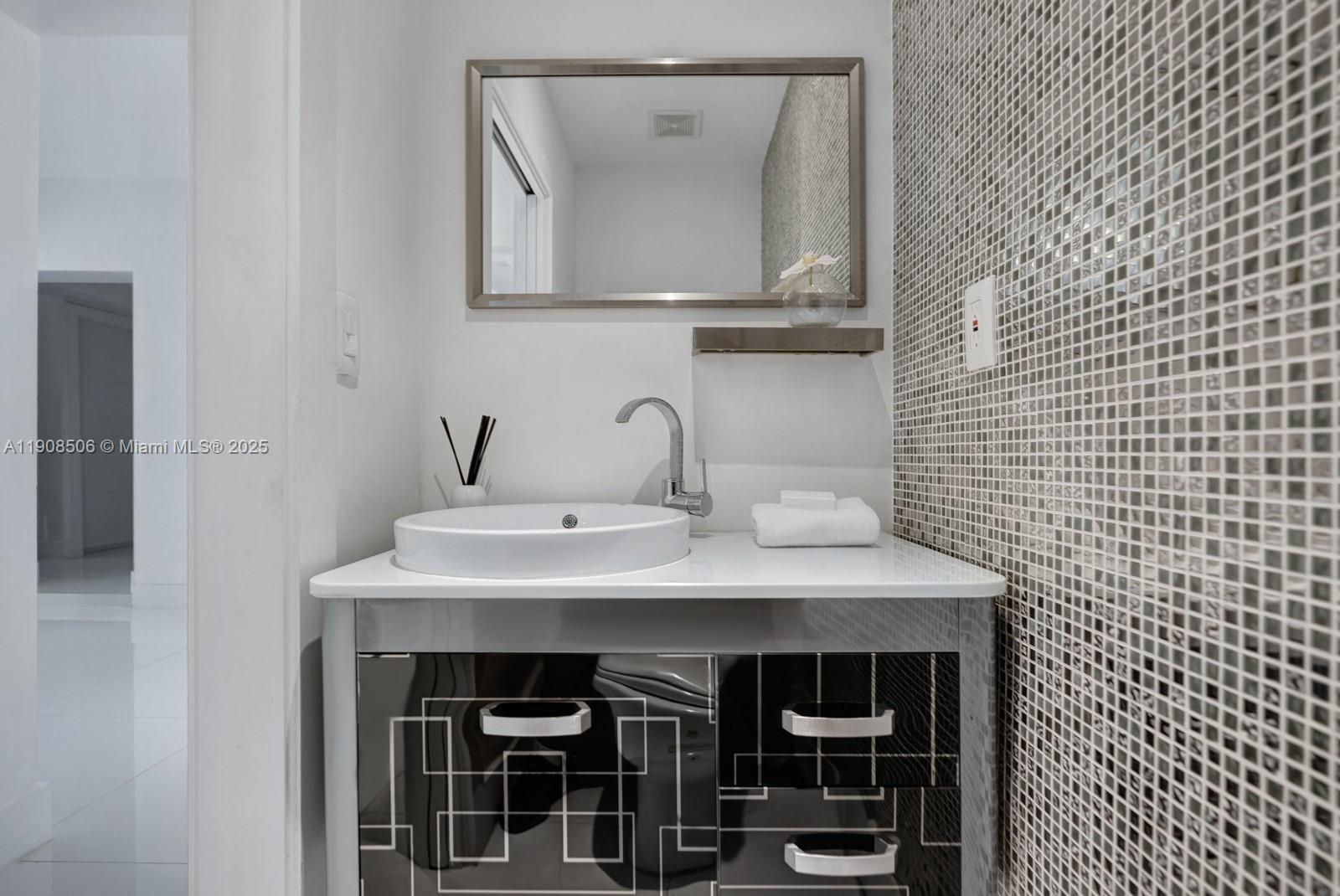 1040 S Shore Dr Miami Beach, FL 33141