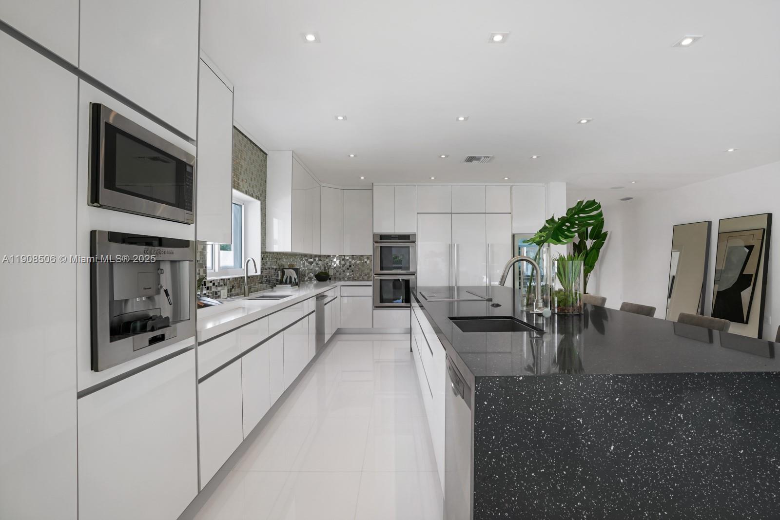 1040 S Shore Dr Miami Beach, FL 33141