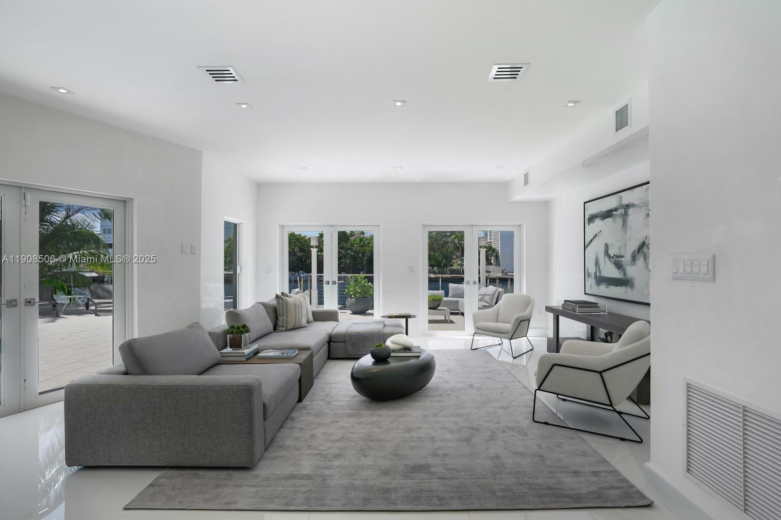 1040 S Shore Dr Miami Beach, FL 33141