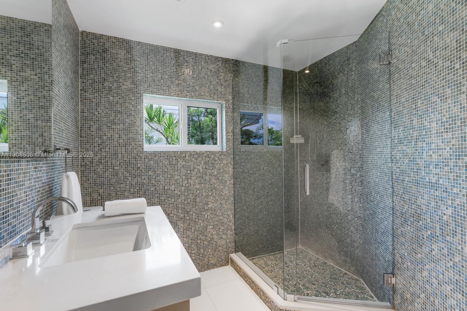 1040 S Shore Dr Miami Beach, FL 33141