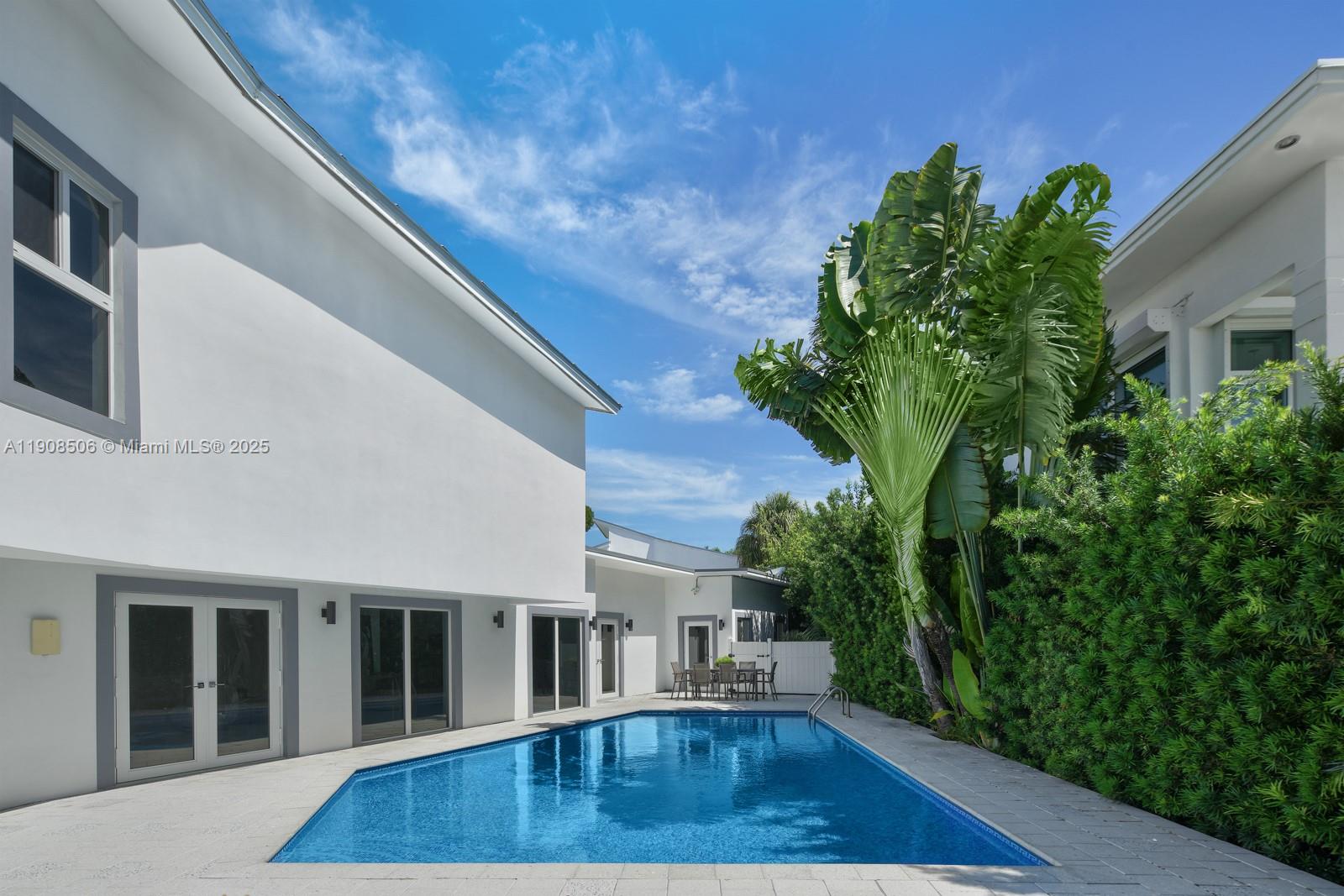 1040 S Shore Dr Miami Beach, FL 33141