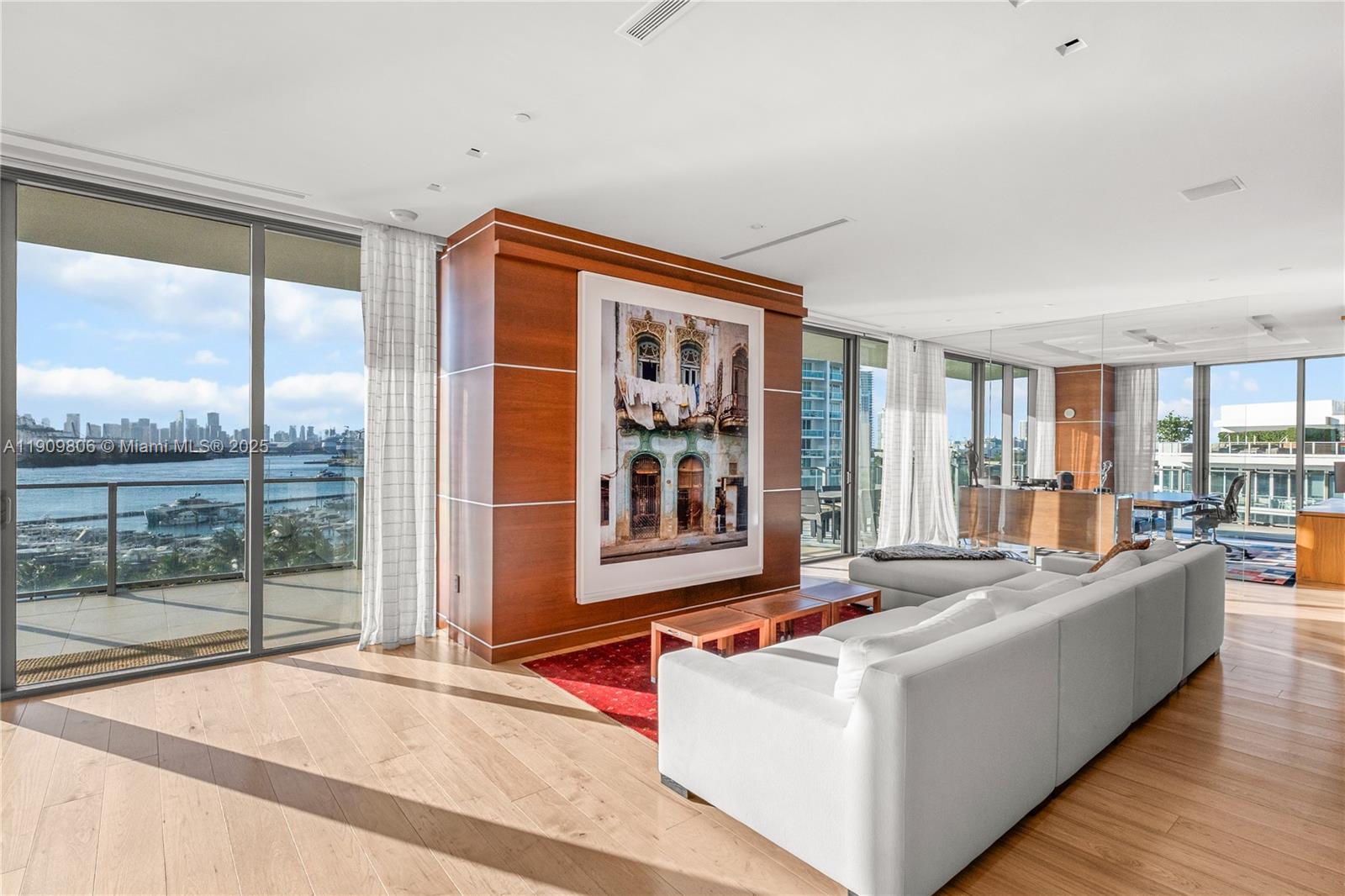 800 S Pointe Dr #704 Miami Beach, FL 33139