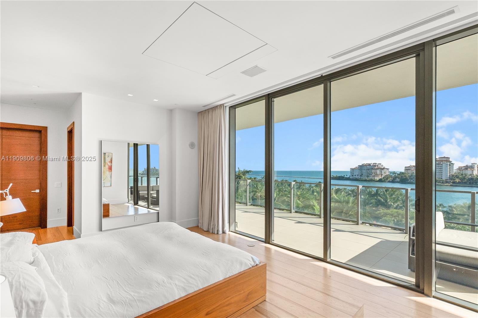 800 S Pointe Dr #704 Miami Beach, FL 33139