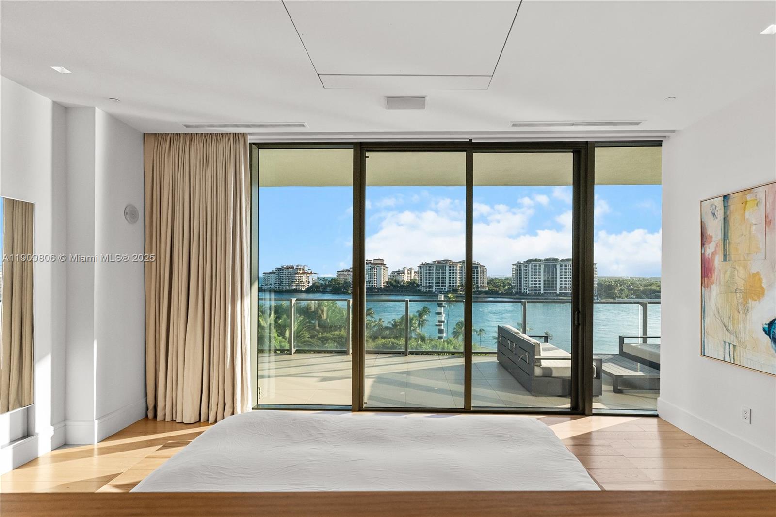 800 S Pointe Dr #704 Miami Beach, FL 33139