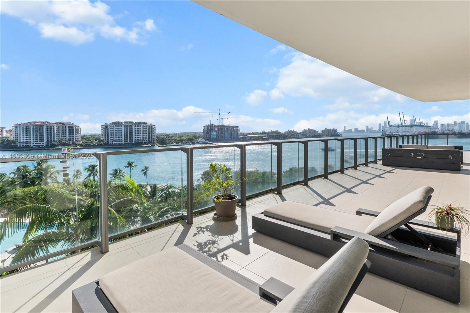 800 S Pointe Dr #704 Miami Beach, FL 33139