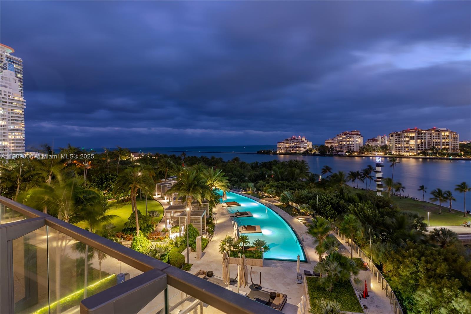 800 S Pointe Dr #704 Miami Beach, FL 33139