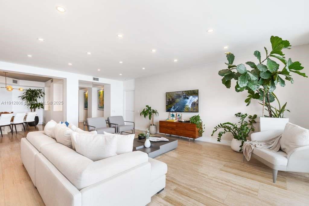 808 Brickell Key Dr #2504 Miami, FL 33131