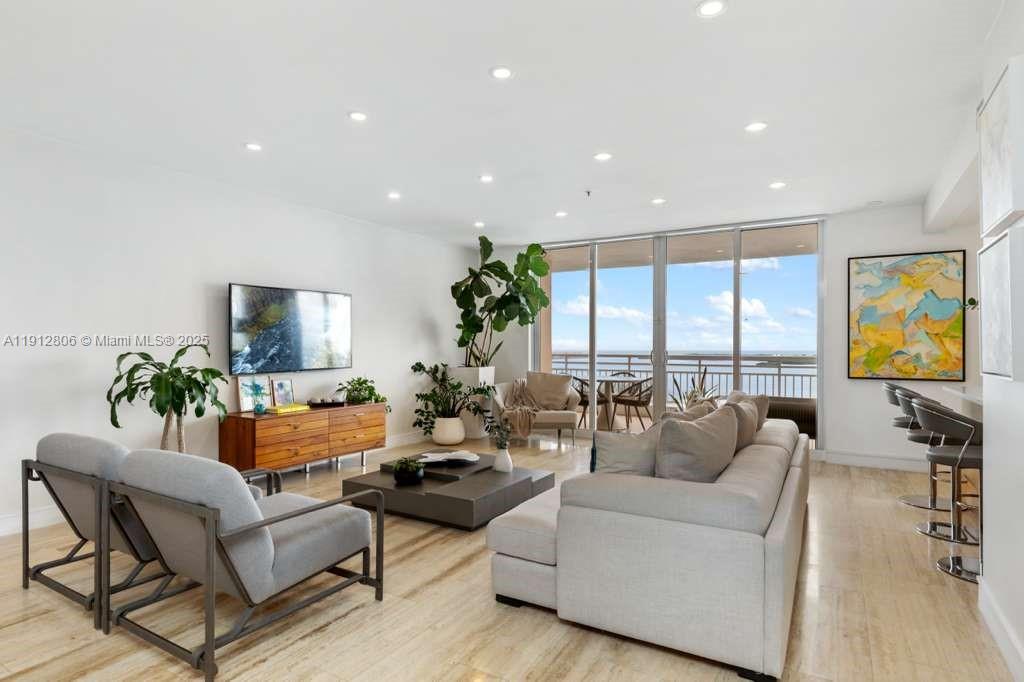 808 Brickell Key Dr #2504 Miami, FL 33131