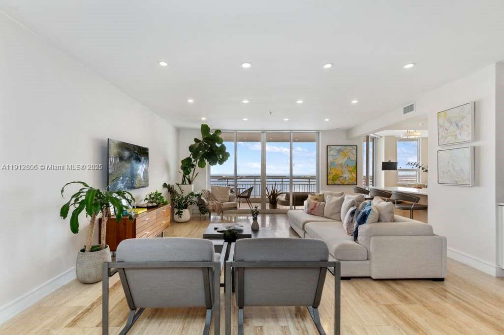 808 Brickell Key Dr #2504 Miami, FL 33131