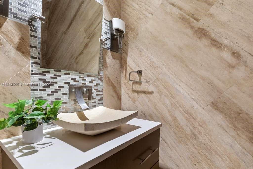 808 Brickell Key Dr #2504 Miami, FL 33131