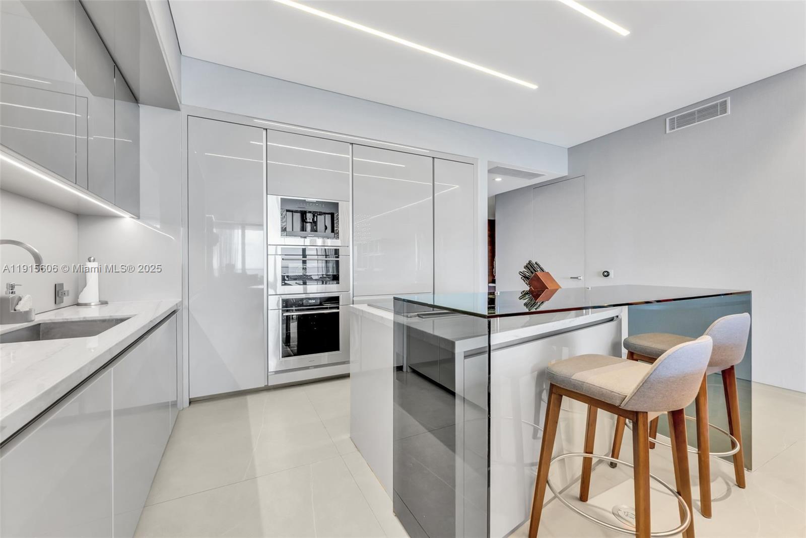 18975 Collins Ave #1002 Sunny Isles Beach, FL 33160