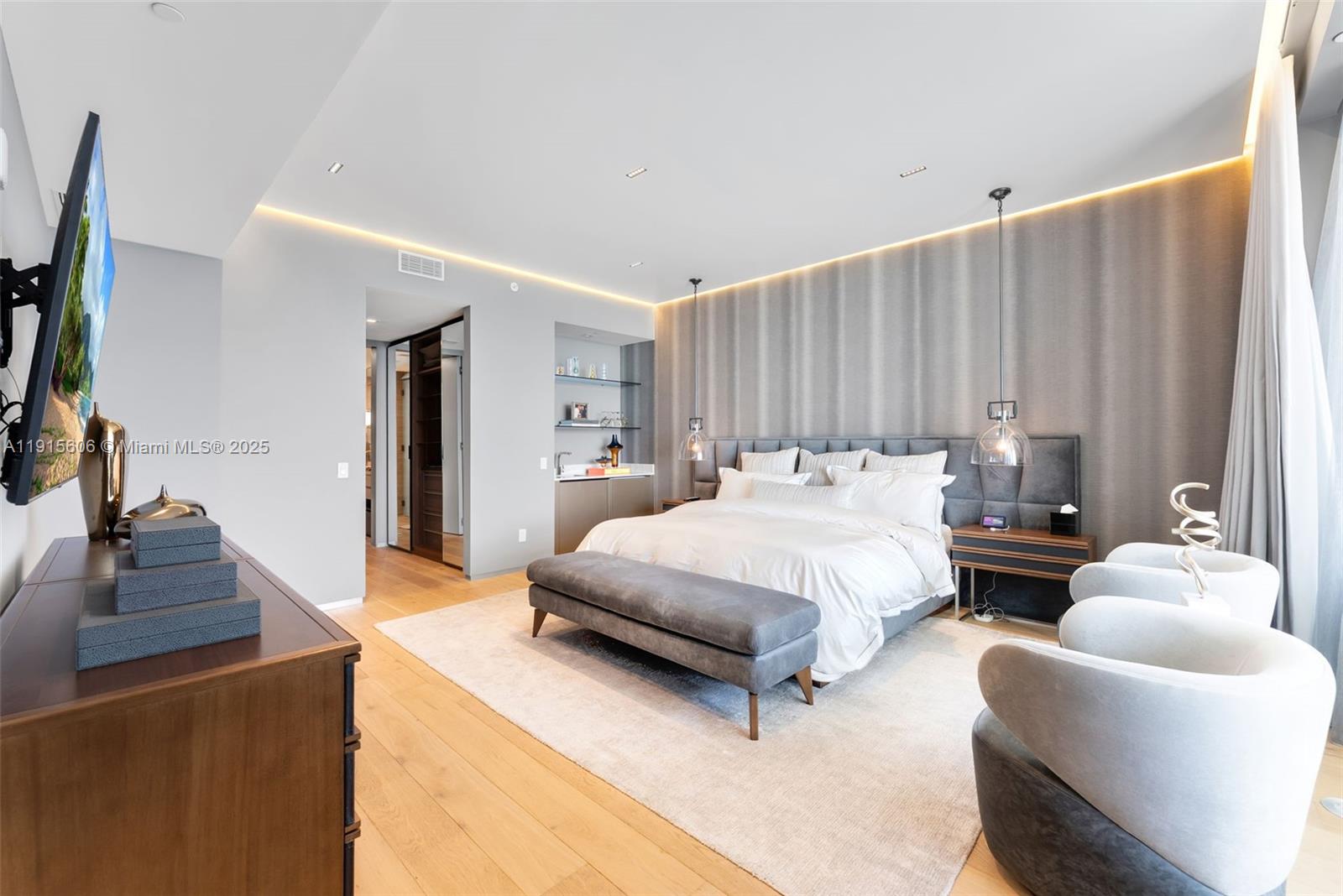 18975 Collins Ave #1002 Sunny Isles Beach, FL 33160