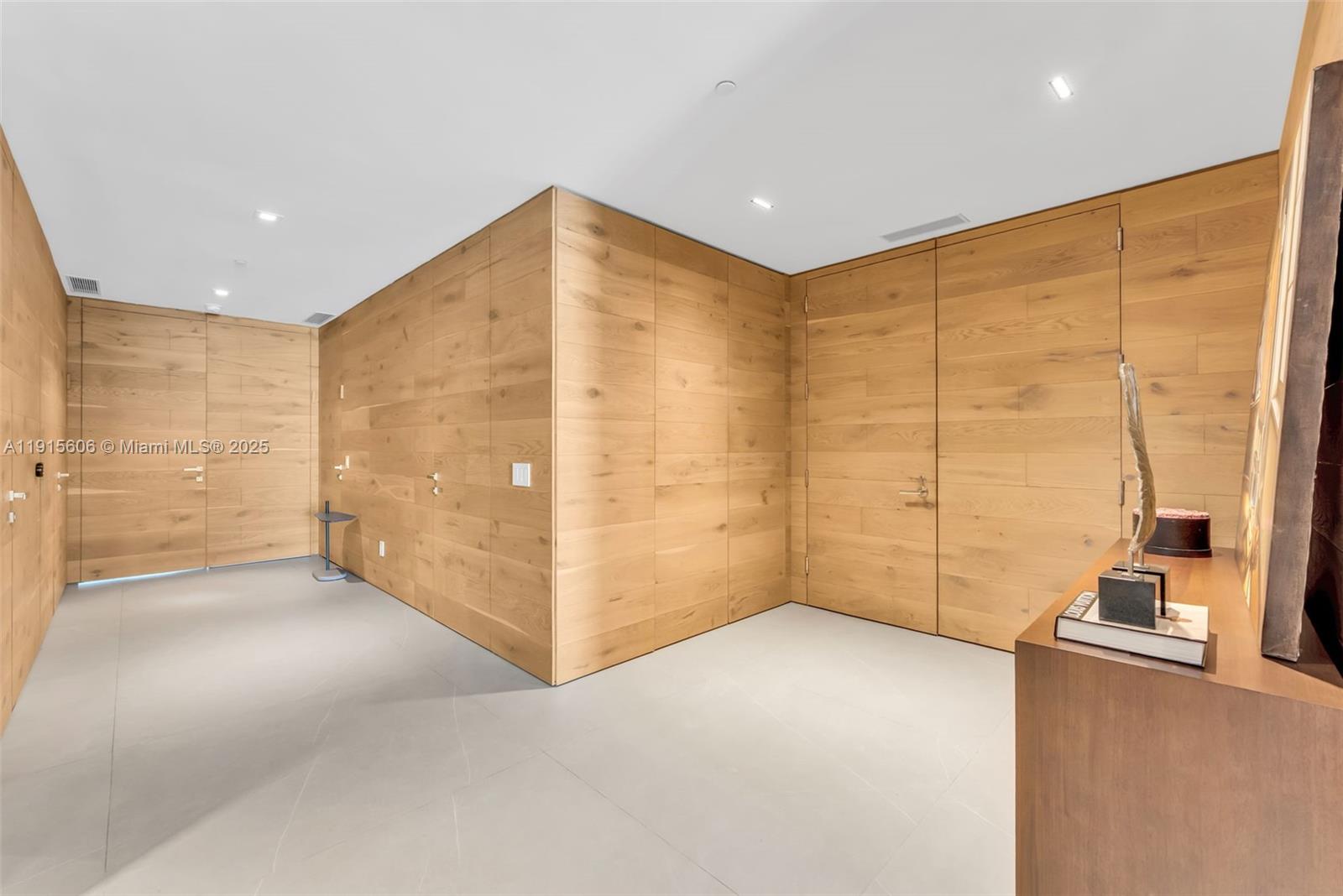 18975 Collins Ave #1002 Sunny Isles Beach, FL 33160