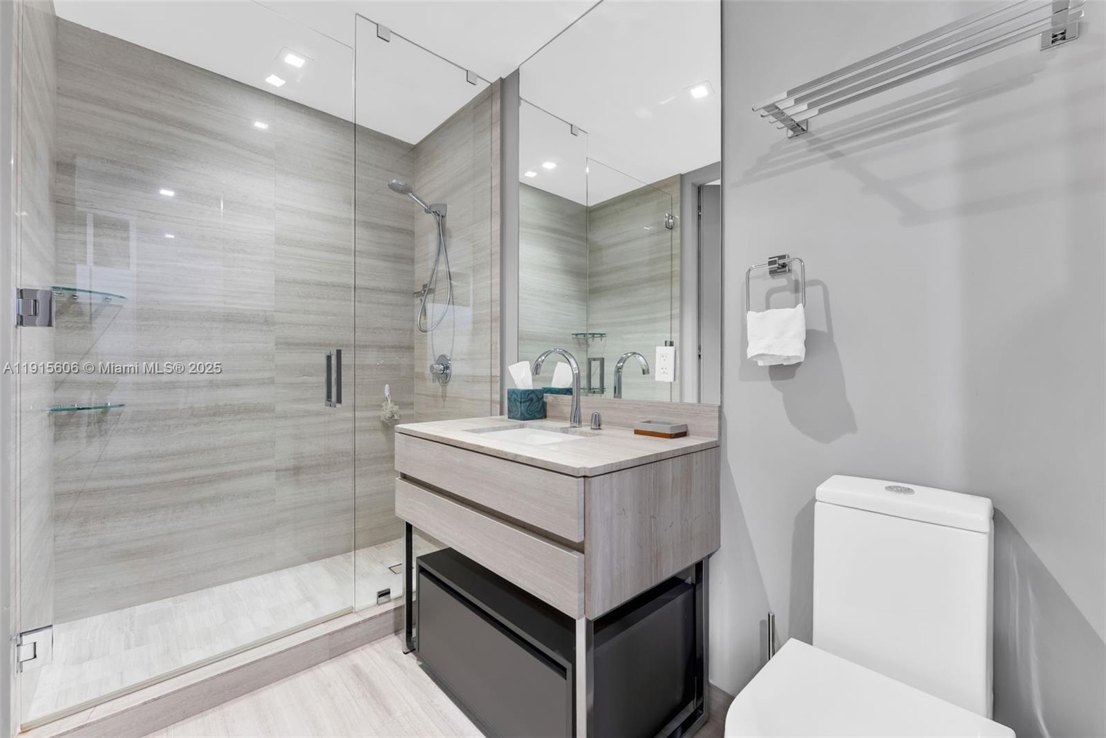 18975 Collins Ave #1002 Sunny Isles Beach, FL 33160