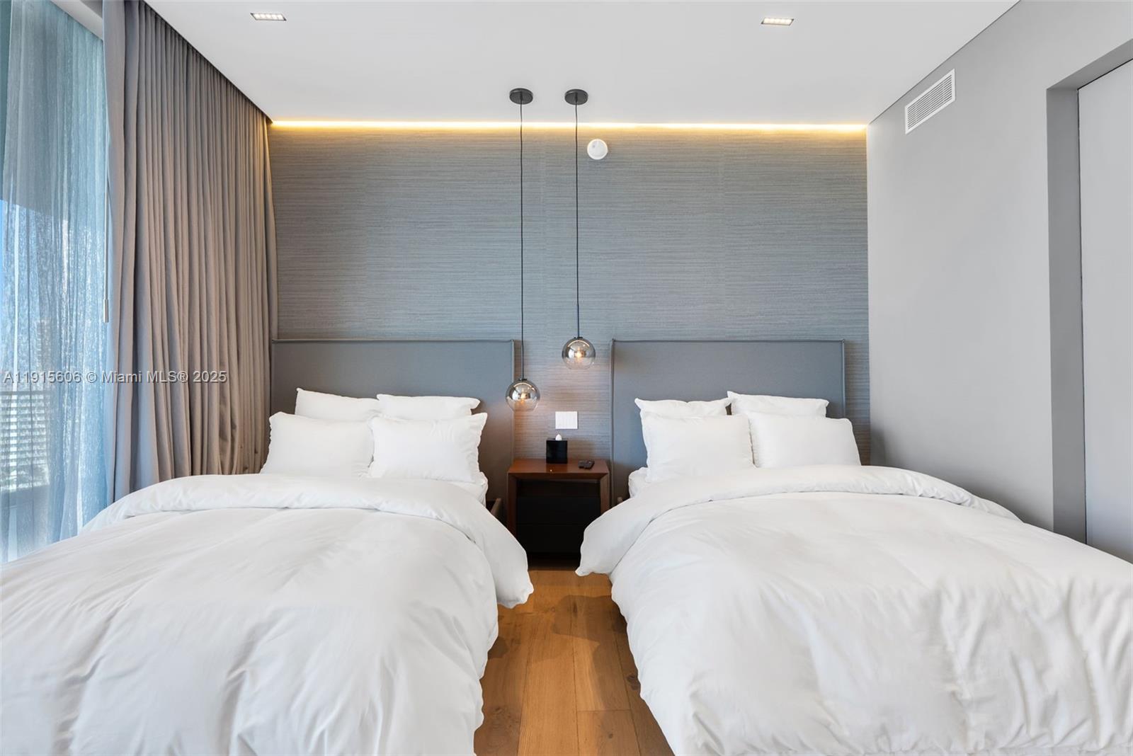 18975 Collins Ave #1002 Sunny Isles Beach, FL 33160