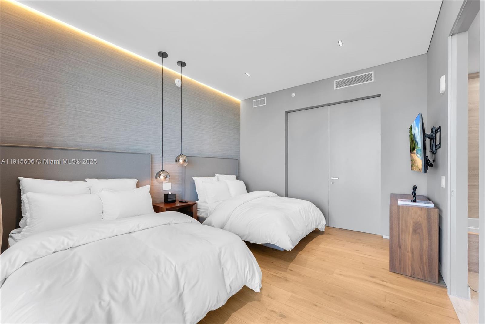 18975 Collins Ave #1002 Sunny Isles Beach, FL 33160