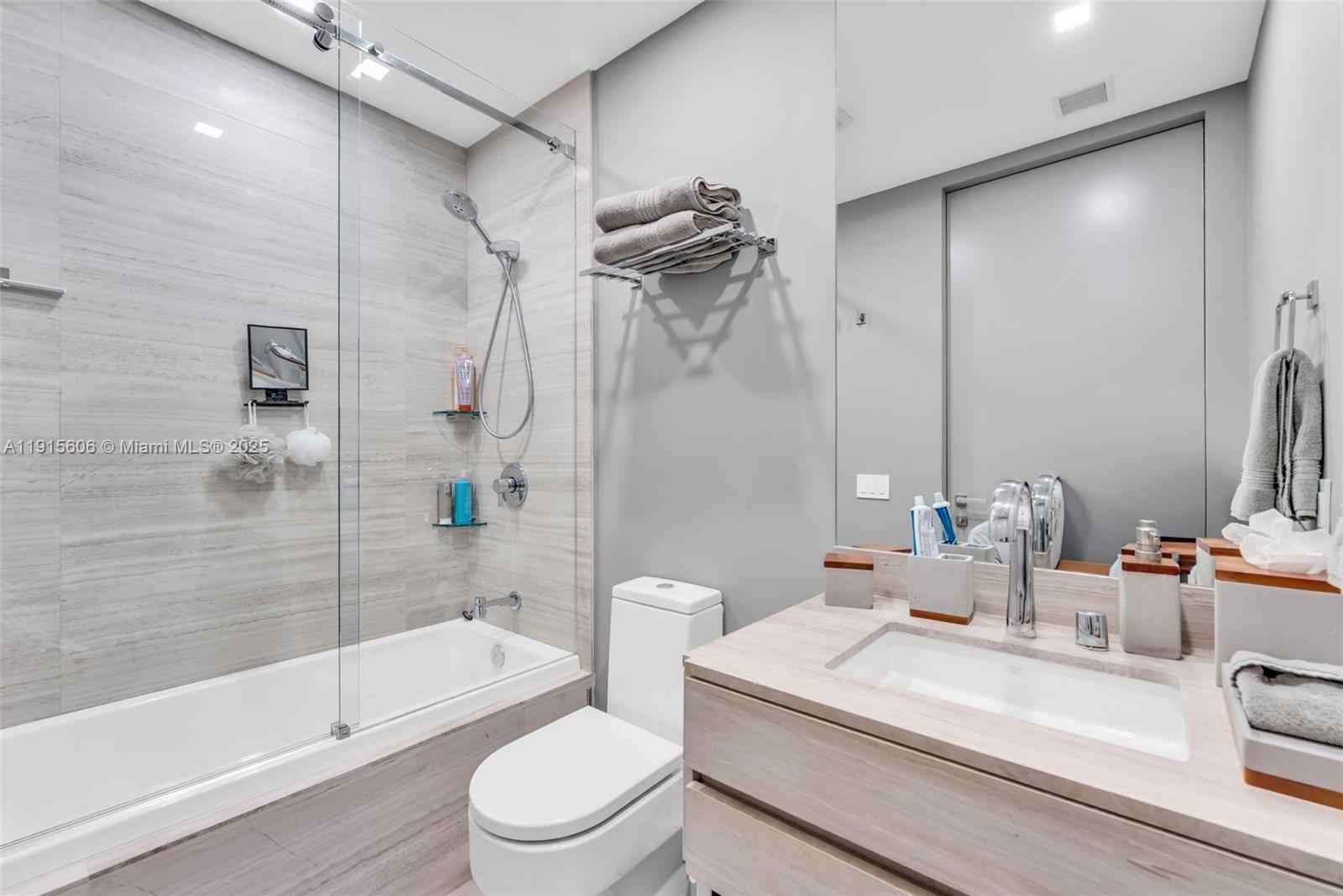 18975 Collins Ave #1002 Sunny Isles Beach, FL 33160