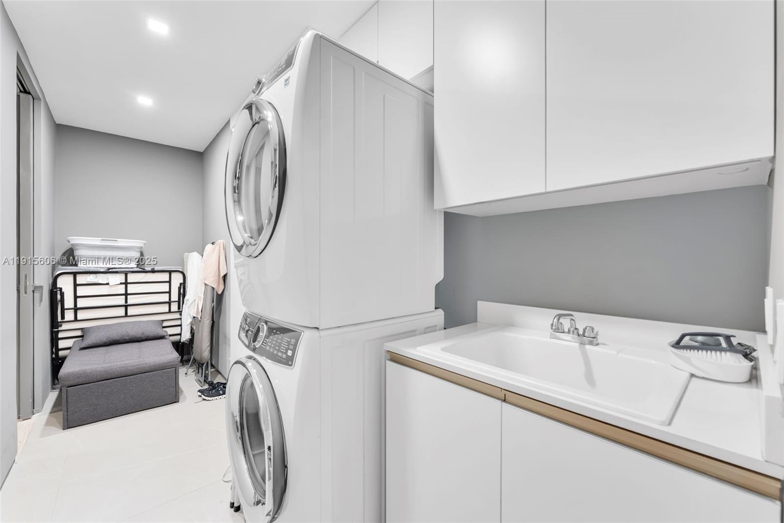 18975 Collins Ave #1002 Sunny Isles Beach, FL 33160