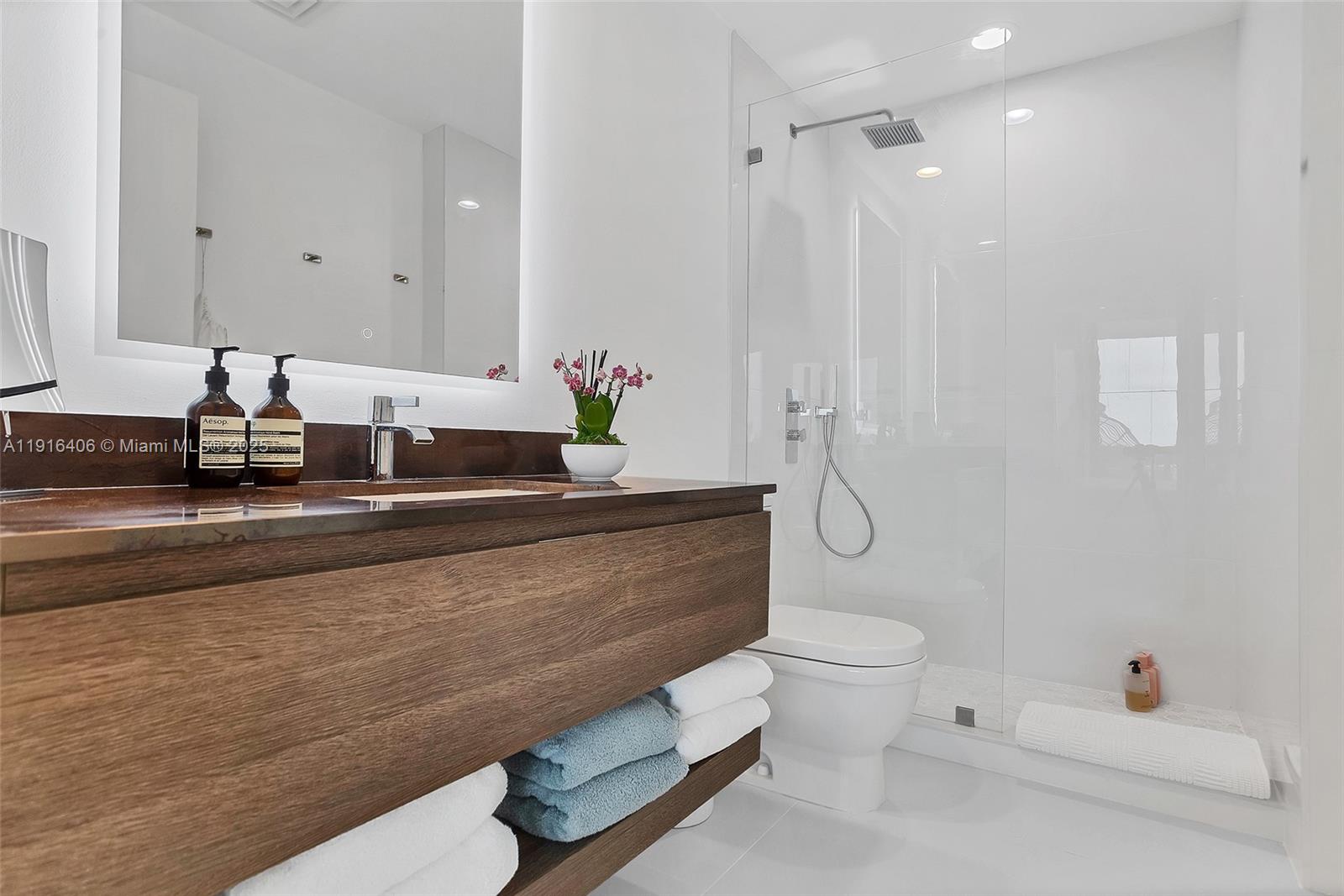 350 Ocean Dr #405N Key Biscayne, FL 33149