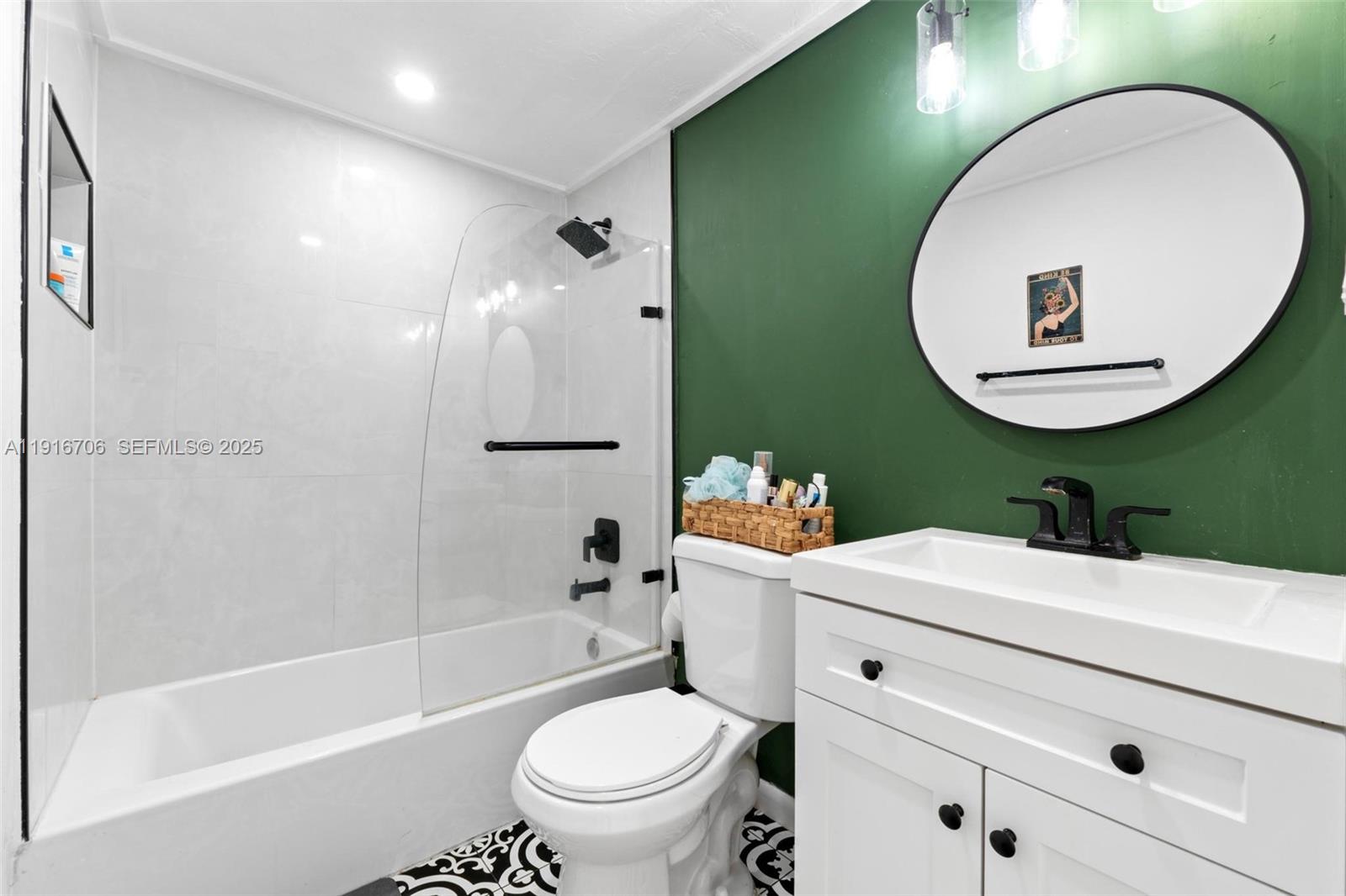 2262 NW 4th St Miami, FL 33125