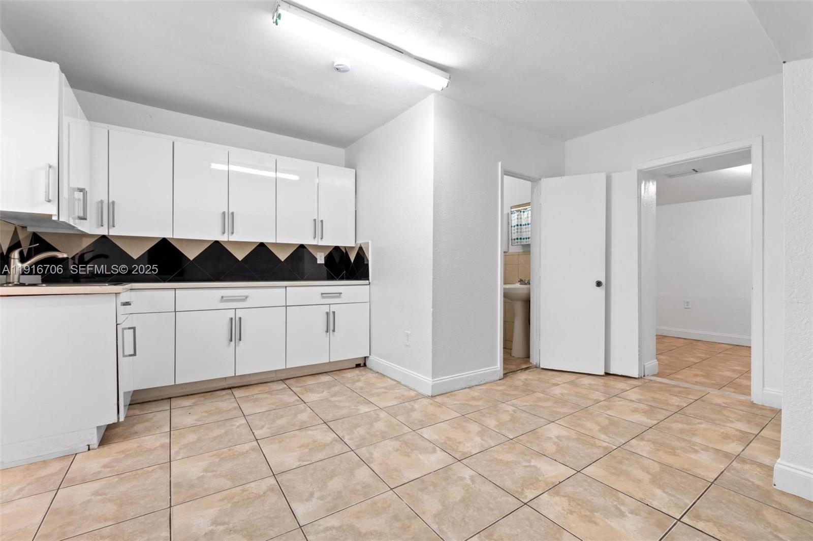 2262 NW 4th St Miami, FL 33125