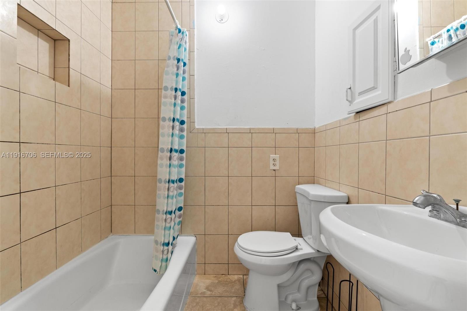 2262 NW 4th St Miami, FL 33125