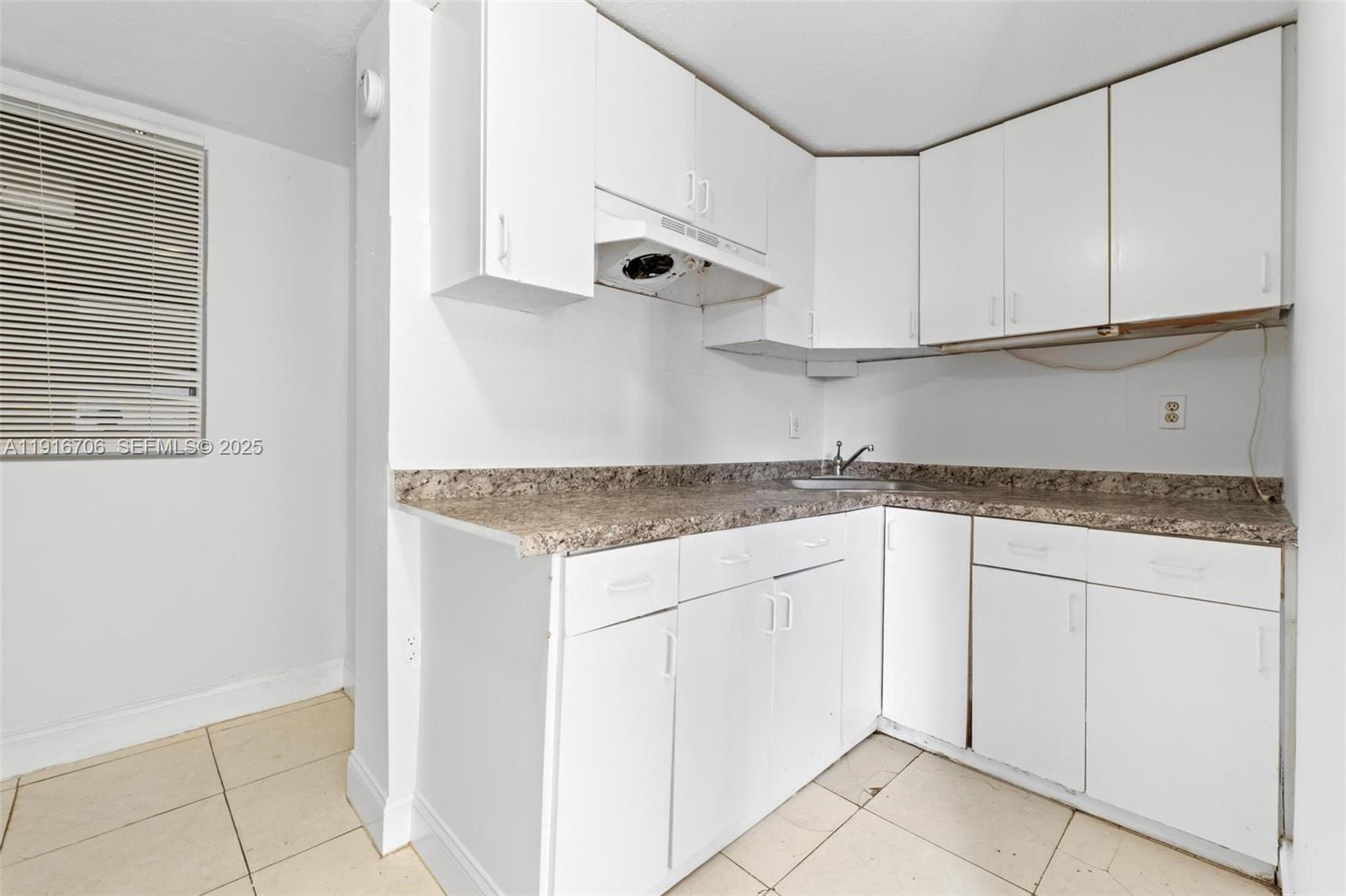 2262 NW 4th St Miami, FL 33125