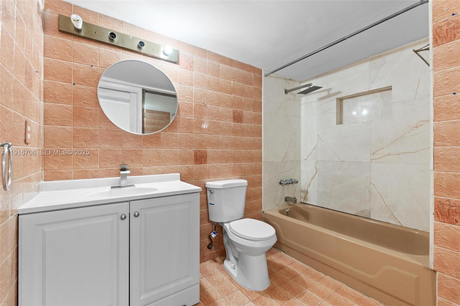 2262 NW 4th St Miami, FL 33125