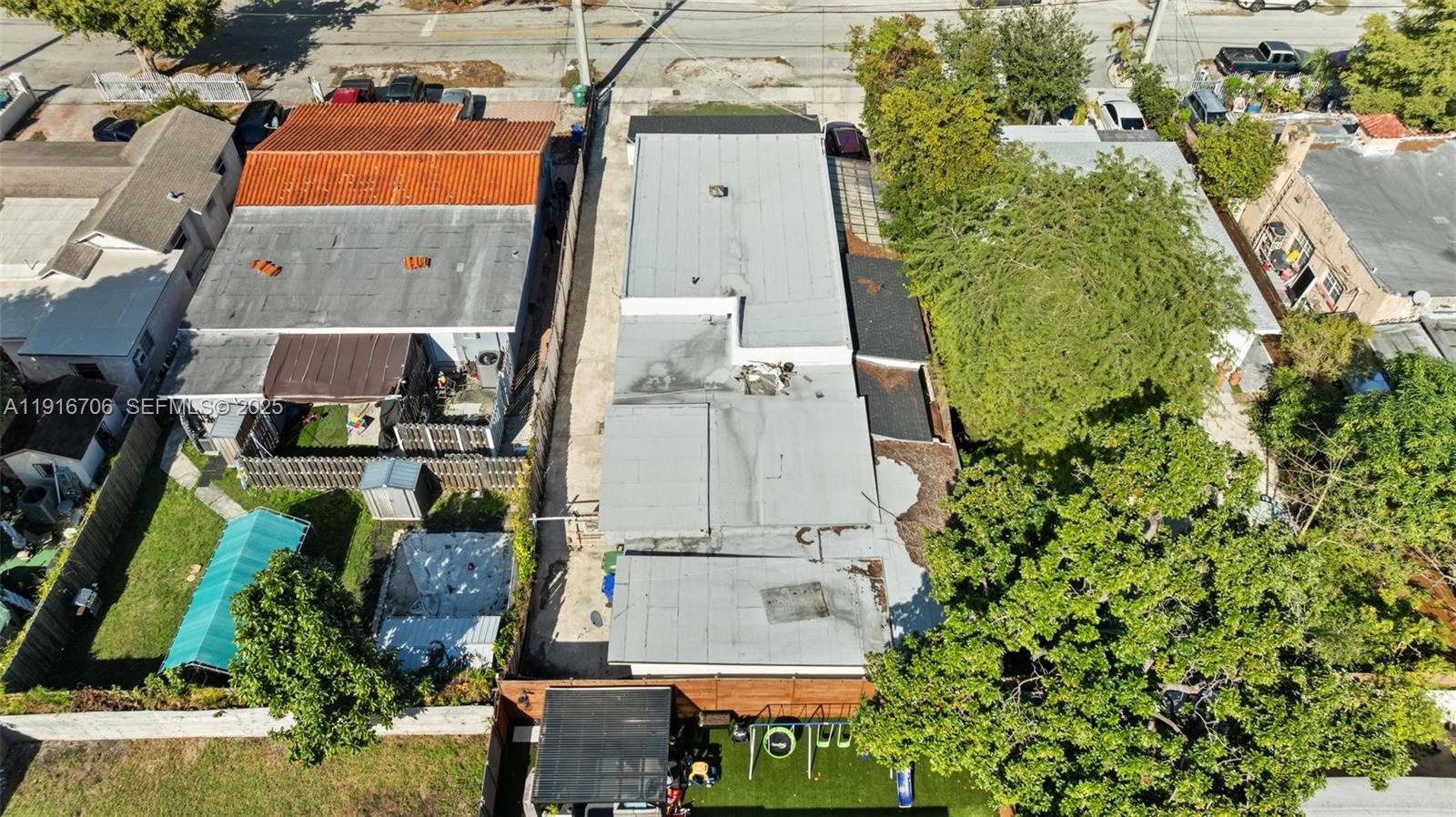 2262 NW 4th St Miami, FL 33125