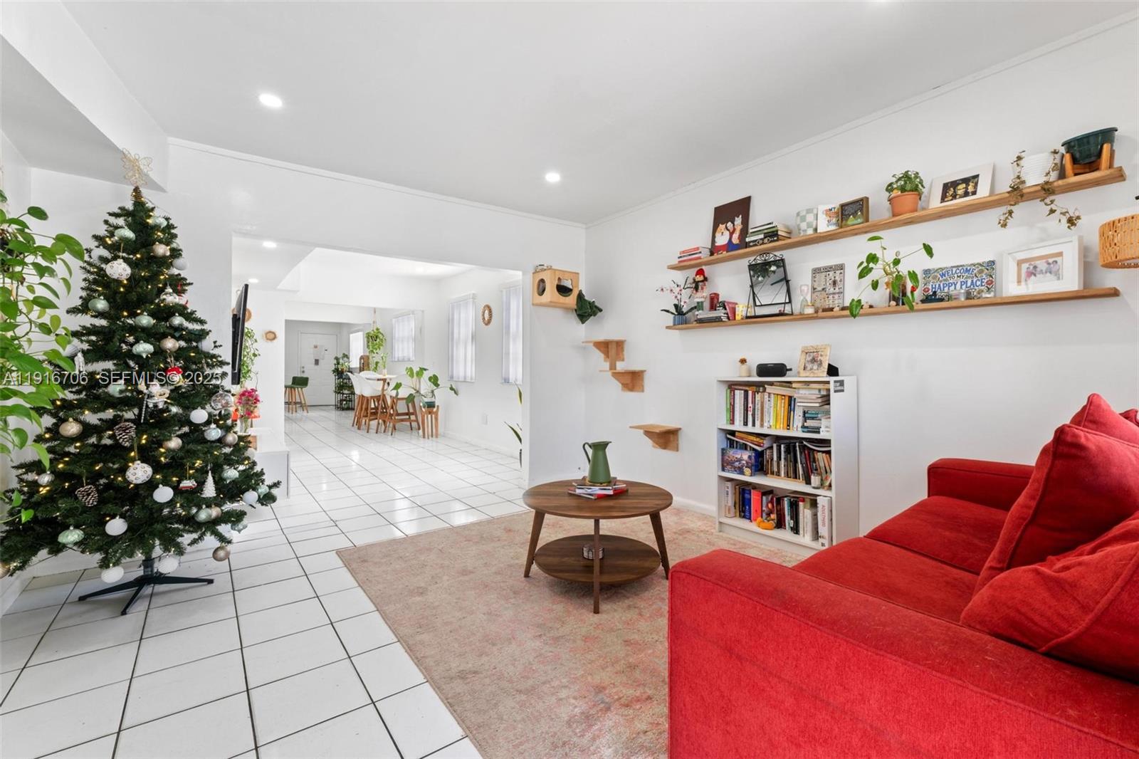 2262 NW 4th St Miami, FL 33125