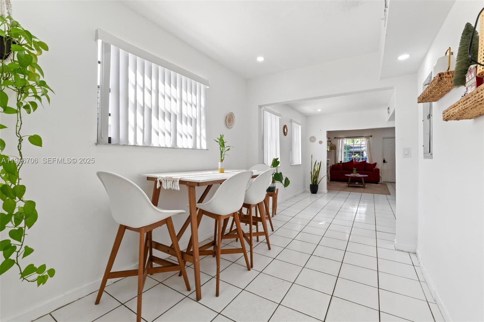 2262 NW 4th St Miami, FL 33125