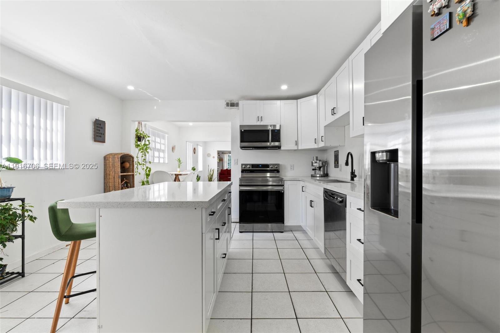 2262 NW 4th St Miami, FL 33125