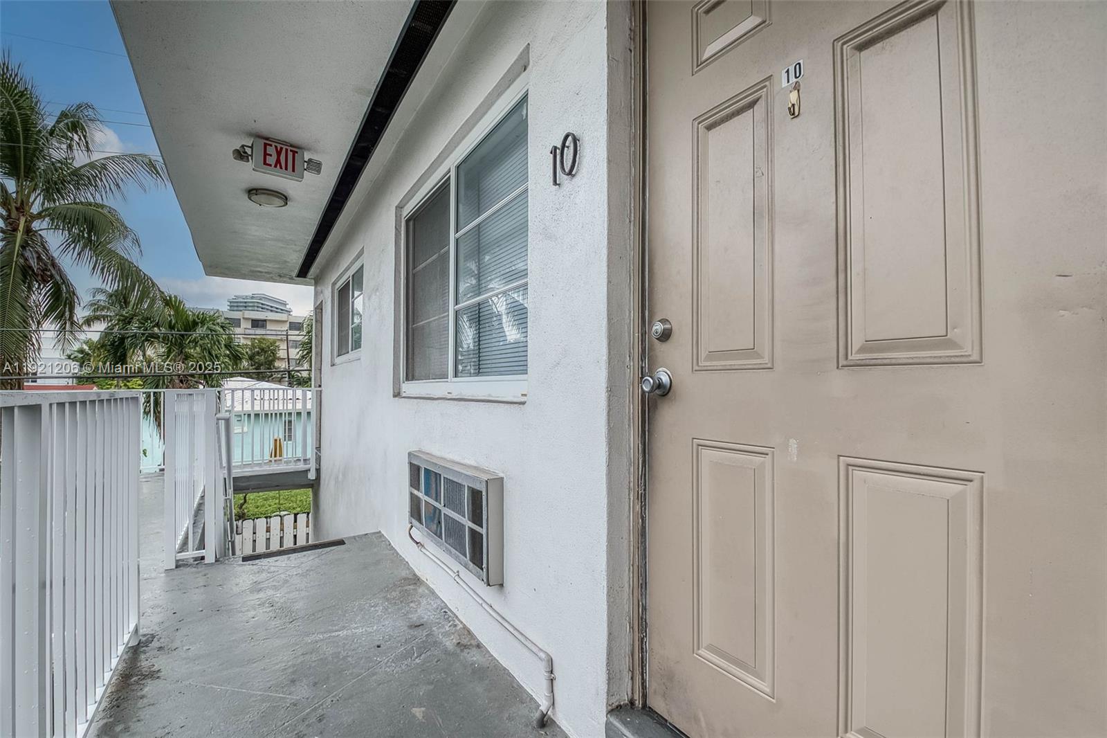 6921 Rue Vendome #1 Miami Beach, FL 33141