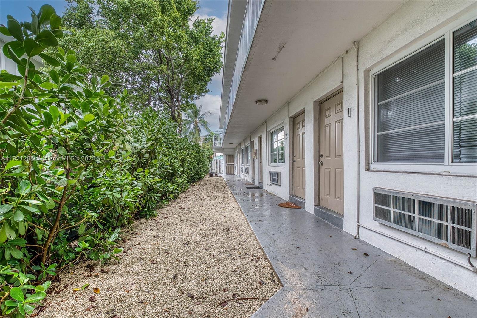 6921 Rue Vendome #1 Miami Beach, FL 33141