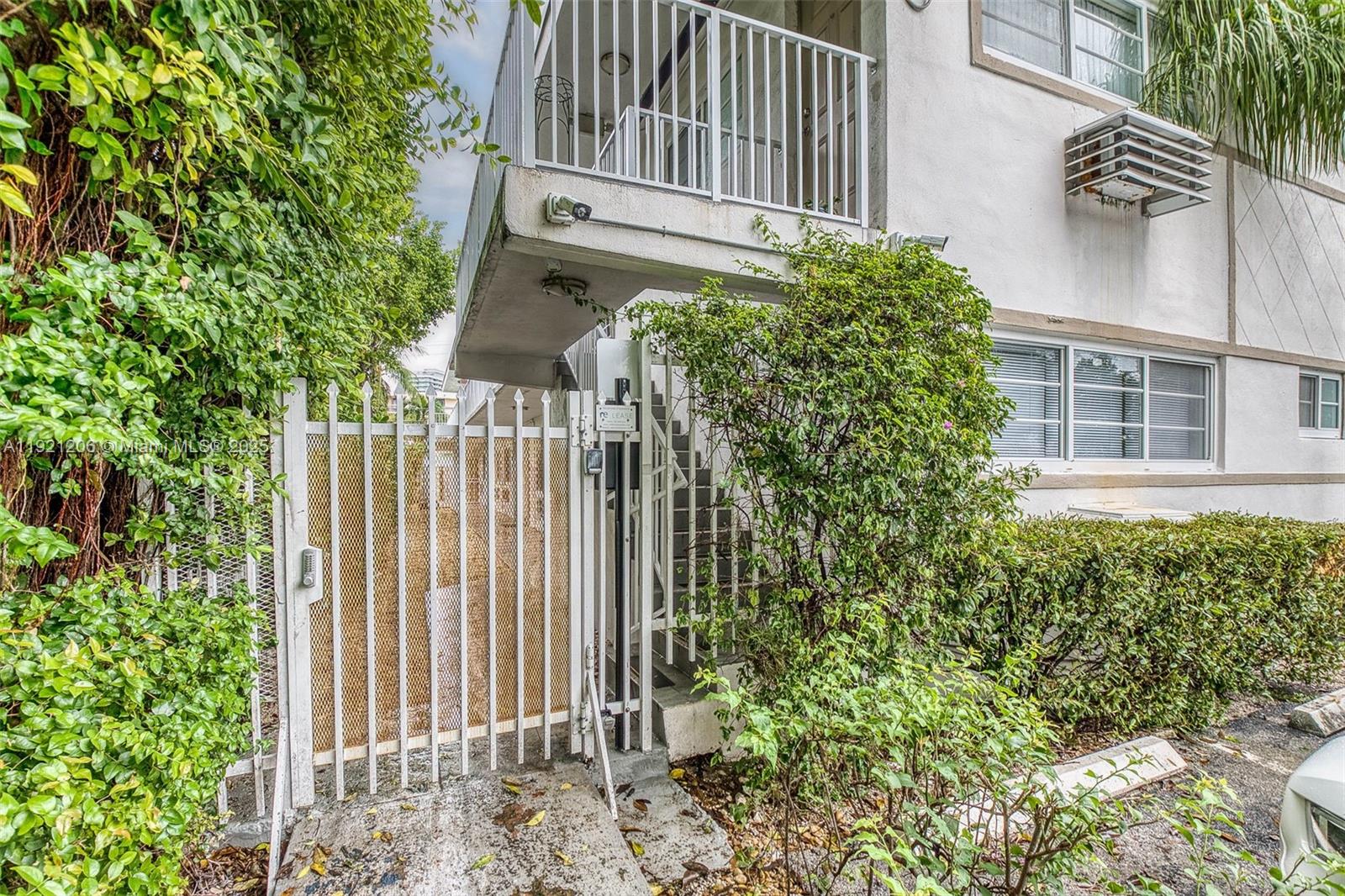 6921 Rue Vendome #1 Miami Beach, FL 33141