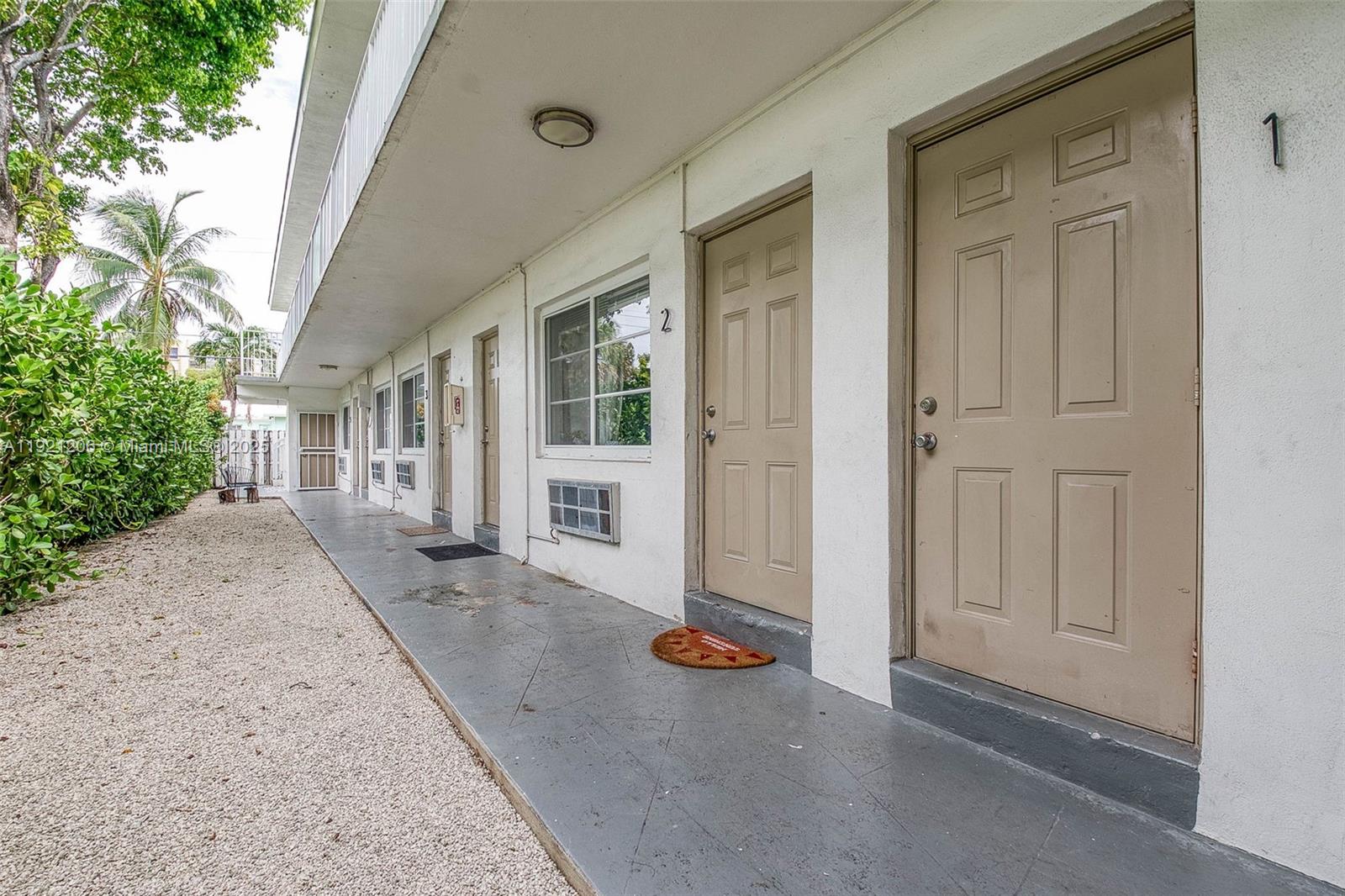 6921 Rue Vendome #1 Miami Beach, FL 33141