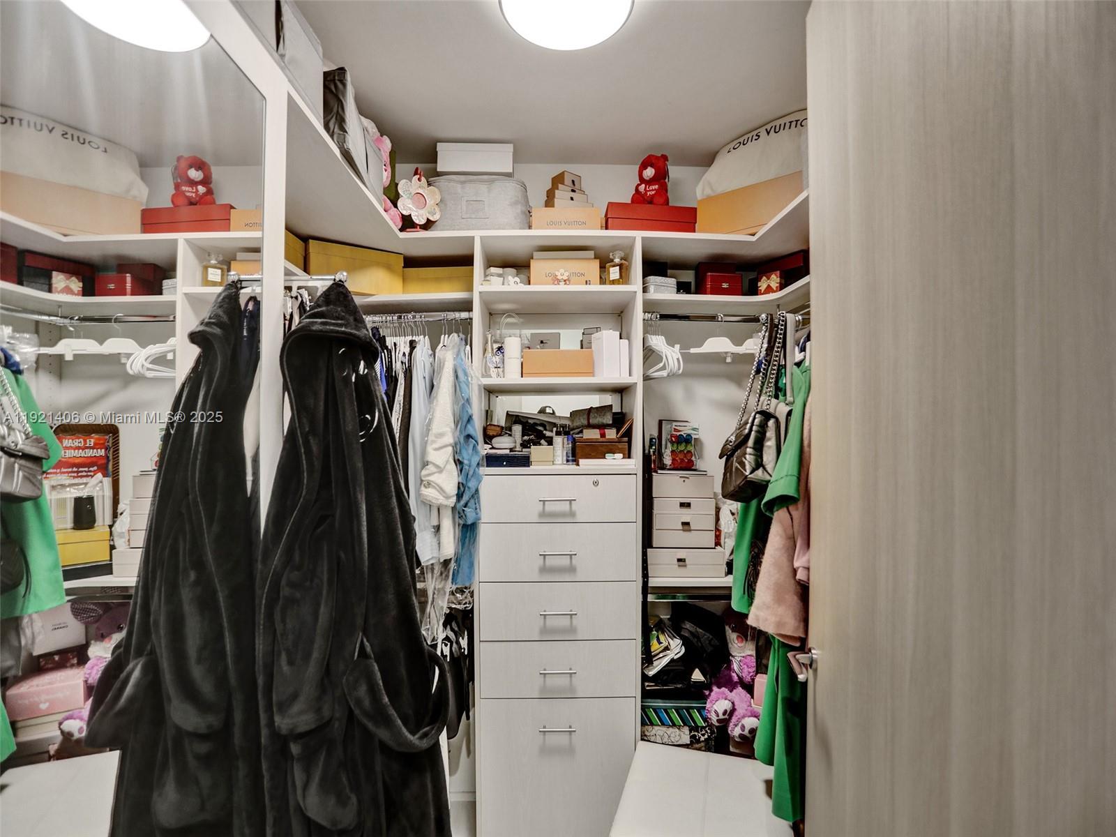 1000 Brickell Plz #PH5103 Miami, FL 33131