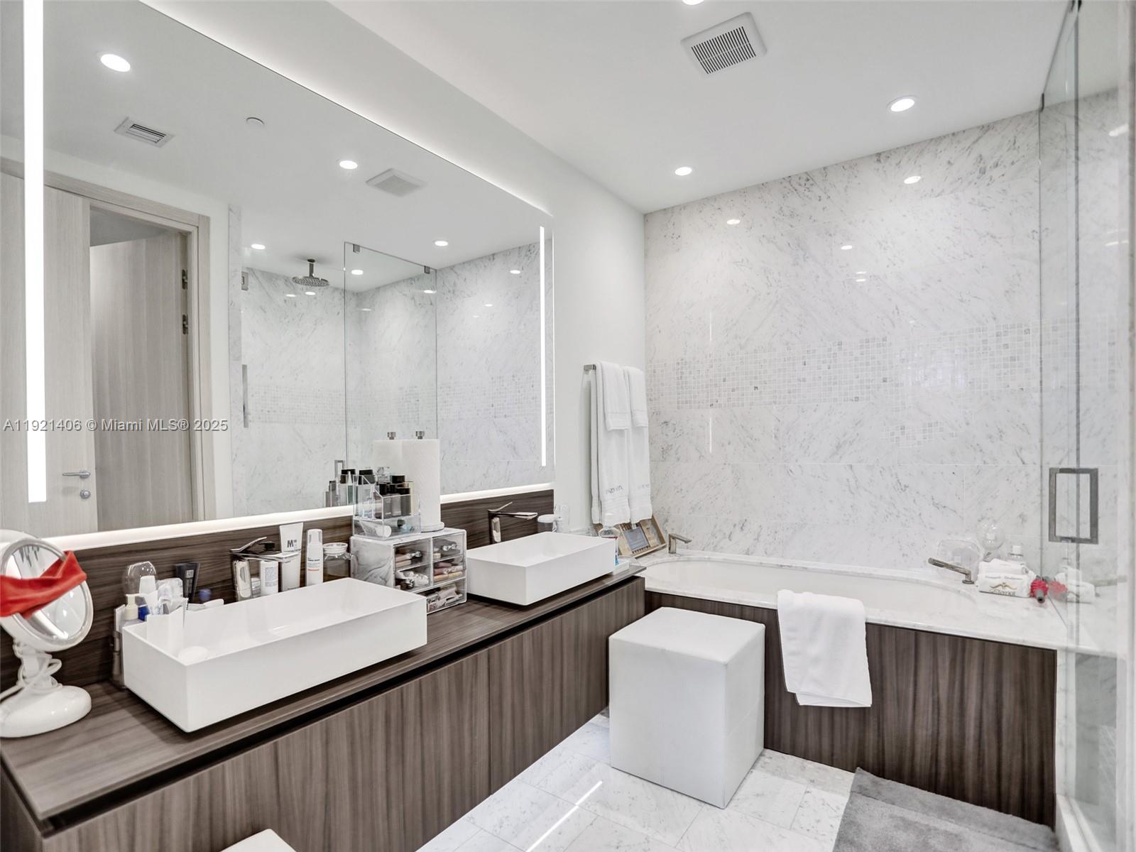 1000 Brickell Plz #PH5103 Miami, FL 33131